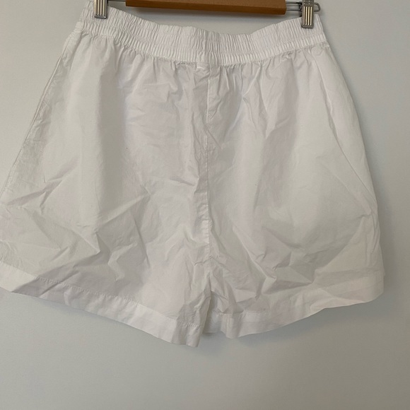 NWT White pull on shorts - Picture 3 of 3